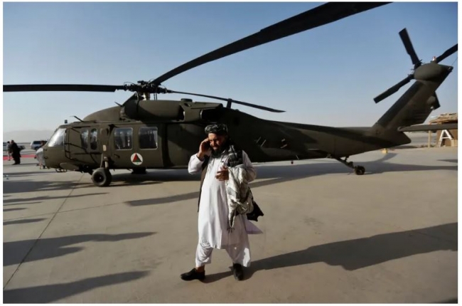 Taliban ABD askerlerine ait silahların yanı sıra ABD yapımı helikopterlere de sahip oldu. Foto: Reuters